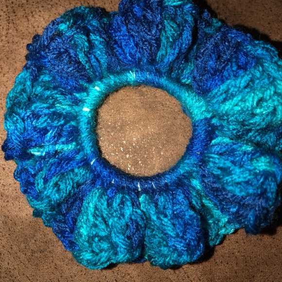 Crochet 🧶 scrunchies can make any color set of 4 - Picture 3 of 3